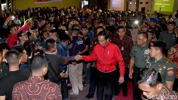Saat Jokowi dan Panglima Nobar G30S/PKI Bersama Warga Bogor