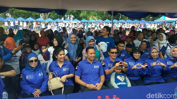Buka Jalan Sehat di Depan Warga DKI, AHY: Masih Ingat Saya Kan?