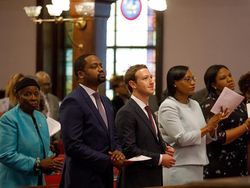 Gaya Zuckerberg Ketemu Pejabat Cuma Kaosan Jadi Sorotan