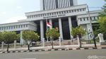 Foto: Istana sampai Mabes TNI AD Kibarkan Bendera Setengah Tiang