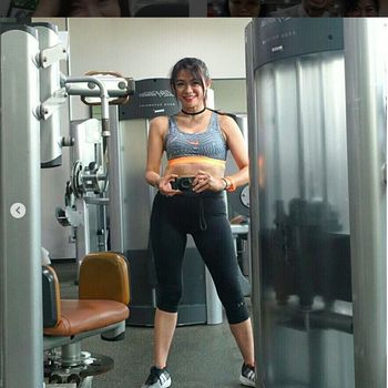 Bugar dan Cantik, Siapa Sangka Tante Cantik Ini Usianya 50 Tahun?