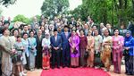 Pose Jokowi Bareng Pemain Orkestra di Hari Kesaktian Pancasila
