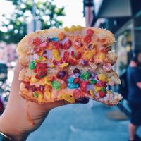 Wow! <i>Cone</i> di Gerai Ini Berisi 21 Skop Es Krim Aneka Rasa