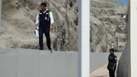 Petugas menyebar ke berbagai titik.