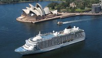 The World saat berada di Sydney, Australia. Julukannya adalah kapal pesiar kondominium. Sebab tersedia apartemen dengan 165 kamar mewah. Harganya US$ 3 juta untuk studio dan US$ 15 juta untuk tiga kamar.