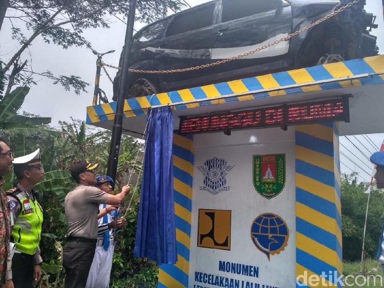  Di  Magelang  Bangkai Mobil  Dijadikan Monumen Peringatan 