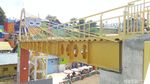 Foto: Jembatan Kaca Hiasi Kampung Warna-warni Malang