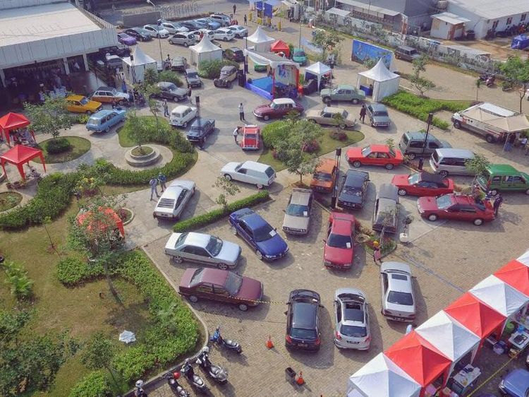 Ketika Mobil Lawas Made In Prancis Unjuk Diri