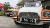 Sebagian dari puluhan mobil lawas dari Prancis  yang mejeng dalam gelaran Saturday French Automobile Meet-Up 2017 di Kemang, Jakarta Selatan.