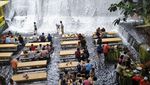 Serunya Makan Sambil Bermain Air Terjun di Resto Ini!