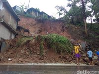 Pasca-longsor, Jalan Pantai Selatan Garut Kembali Bisa Dilalui