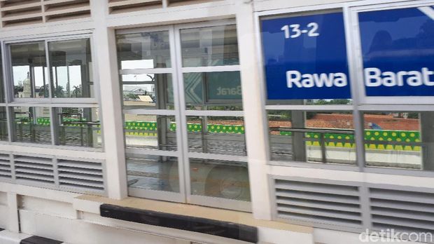 Sempat Dicoret-coret, Halte Rawa Barat Kini Sudah Bersih