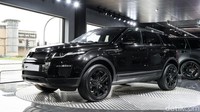 Grillenya kini menggunakan 3D mesh yang memberi Evoque tampilan yang lebih tajam dan lebih ramping.