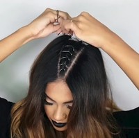 Kepang korset juga sempat tren. Caranya rambut Anda diikat dengan tali yang akan dibentuk layaknya ikatan pada korset. Ariba Pervaiz melalui akun instagramnya membagikan cara untuk mengikat rambut dengan model Corset Braids. Foto: Dok. Instagram