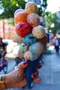 Wow! <i>Cone</i> di Gerai Ini Berisi 21 Skop Es Krim Aneka Rasa