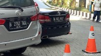 Sekitar 4 hari berselang sejak tak lagi menyandang status tersangka, Novanto pulang dari rumah sakit. Dokter menyatakan Novanto memang telah dibolehkan pulang. (Foto: Seysa Desnikia/detikcom)