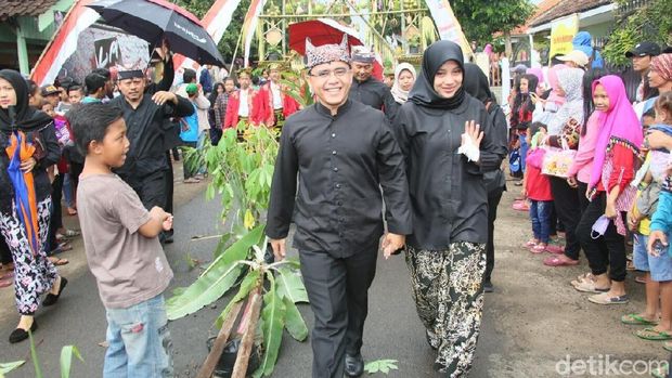 Ritual Adat Kebo-keboan di Banyuwangi Dibanjiri Penonton