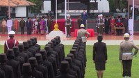 Jangan sampai sejarah kelam, kekejaman PKI, itu terulang lagi, kata Jokowi usai upacara. 