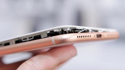 Penampakan iPhone 8 Plus Baru Dibeli Tapi Sudah Rusak