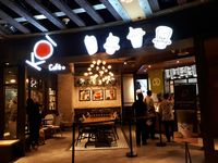 Enaknya Minum <i>Milk Tea</i> dengan <i>Bubble</i> Keemasan dan Macchiato