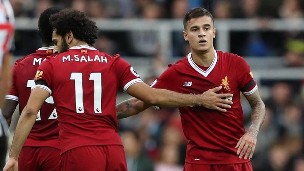 Coutinho mendukung Salah meraih prestasi bersama Liverpool di musim ini.