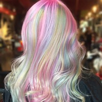 Mengecat rambut dengan warna-warna pastel seperti ini akan membuat kalian terlihat seperti cosplay yang sedang berdandan menyerupai unicorn atau little pony. Foto: Dok. Instagram