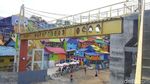 Foto: Jembatan Kaca Hiasi Kampung Warna-warni Malang