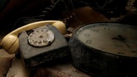 Telepon jadul dan jam beker juga ditemukan di terowongan ini. Dulu, terowongan bawah tanah dan bunker banyak dibangun untuk mengatur siasat dan bersembunyi dari serangan musuh (Darrin Zammit Lupi/Reuters)