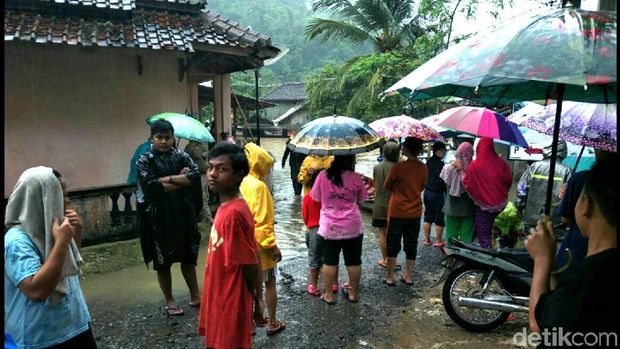 Sungai Cikaso Sukabumi Meluap, Ratusan Warga Dievakuasi