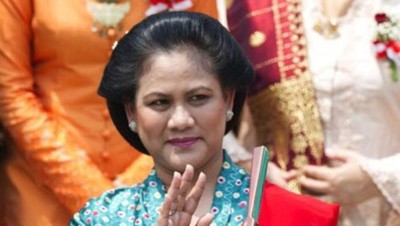 Anggun, Potret Iriana Mengenakan Kebaya Saat Mendampingi Jokowi