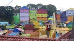 Foto: Jembatan Kaca Hiasi Kampung Warna-warni Malang