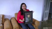Di mata keluarga, sosok jenderal bintang dua itu merupakan sosok yang pemberani, baik, disiplin, berwibawa dan mengayomi keluarga. Keluarga merasa sangat kehilangan ketika pahlawan yang jadi panutan keluarga itu harus wafat di usia muda karena menjadi korban serangan G30S/PKI tahun 1965 (Rinto Heksantoro/detikTravel)
