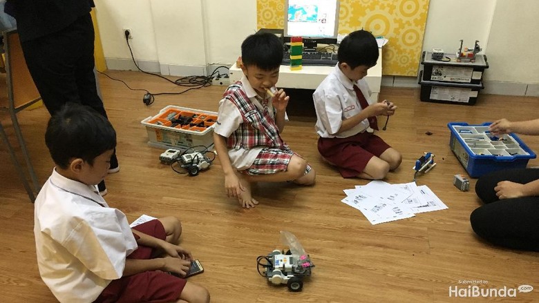 Kelas robotik di digikidz/ Foto: Radian Nyi S Kelas robotik di digikidz/ Foto: Radian Nyi S