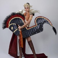 Finalis Miss Grand International 2017 dari Malaysia yaitu Sanjeda John, memakai kostum nasional kuda lumping. Netizen pun menuding Malaysia mencontek. Foto: Dok. Instagram @missgrandmalaysia