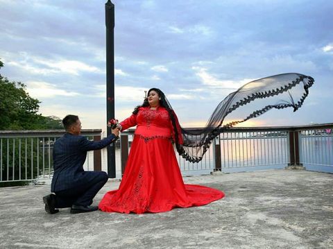 Meski Dihujat Netizen, Pengantin Ini Buktikan Cinta Sejati Tak Pandang Fisik