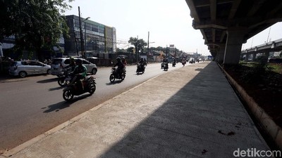 Pedestrian di Kolong Jembatan Tol Becakayu Mulai Terlihat