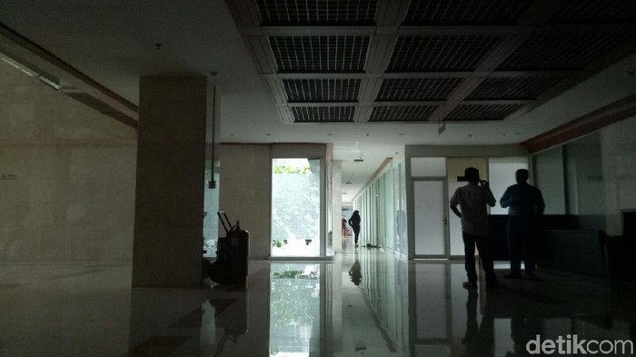 Pantang Tutup Saat Mati Lampu, Klinik Ini Andalkan Kalkulator untuk Transaksi