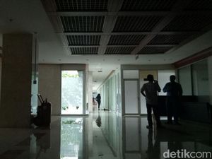 Pantang Tutup Saat Mati Lampu, Klinik Ini Andalkan Kalkulator untuk Transaksi