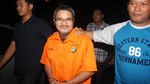 Senyum Jonru Ginting Saat Berbaju Tahanan dan Diborgol