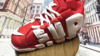 Nggak kalah keren, cupcake ini diberi topping sneaker Supreme X Nike. EATGOODNYC mendapat banyak pujian dari karyanya di Instagram eatgoodnyc. Foto ini, misalnya, mendapat 349 likes. Foto: EATGOODNYC