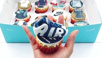 Bukan cuma satu, pembeli bisa memesan kotak berisi beberapa cupcake bertema Nike. Cocok buat penggemar sneakers keren ini. Foto: EATGOODNYC