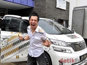 Daniel Mananta Suka Banget Liburan ke Flores