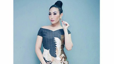 Foto: 10 Inspirasi OOTD Batik yang Kekinian ala Selebriti