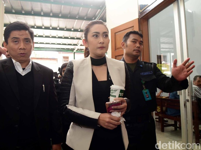 Nafa Urbach dan Zack Lee Sudah Bahas Soal Hak Asuh dan Gono-gini Nafa Urbach dan Zack Lee Sudah Bahas Soal Hak Asuh dan Gono-gini