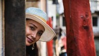 Di medsos Bobby Tonelli, ada lumayan banyak foto Tata sendiri. Ini adalah foto hasil jepretan Bobby dengan camera barunya, Leica M10. Foto: Instagram/tatacahyani/btonelli