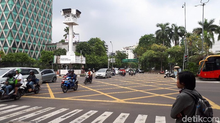 CCTV bersuara di simpang Thamrin yang siap tegur pengguna jalan yang bandel