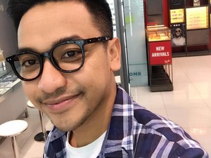 Bubah Alfian: Perias Salon Rumahan hingga Jadi MUA Terkenal