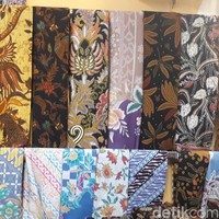 Batik modifikasi mulai menjamur di Indonesia sekitar tahun 2000-an. Biasanya motif batik klasik yang sudah ada dikombinasikan dengan motif lainnya agar tampilannya lebih segar. Misalnya menggabungkan motif batik Sido Mukti dengan Parang atau Kawung. Foto: Fadhly Fauzi Rachman/detikFinance