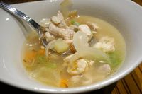 Sup ayam berkuah bening yang ada di dalam Mini Rijstafel