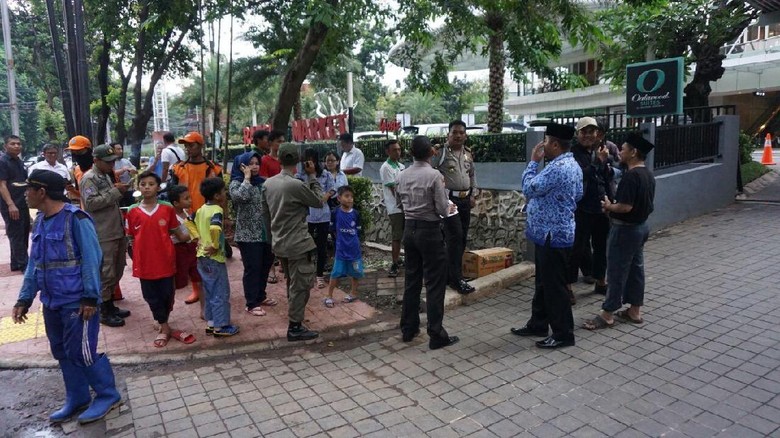 Mayat Bayi Kembali Ditemukan di Saluran Air di Jakarta Selatan Mayat Bayi Kembali Ditemukan di Saluran Air di Jakarta Selatan